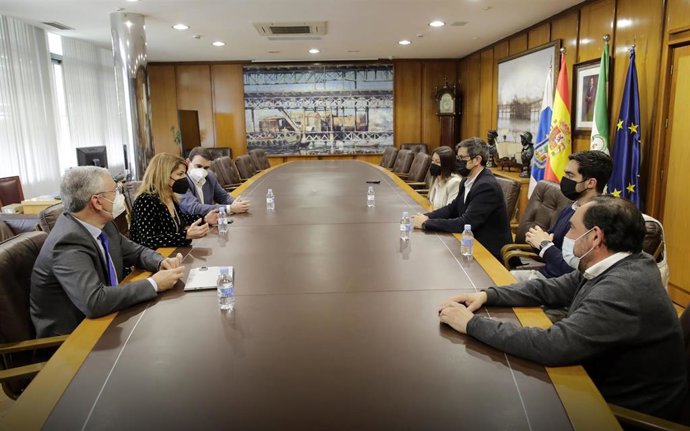 Reunión mantenida en las instalaciones del Puerto de Huelva.