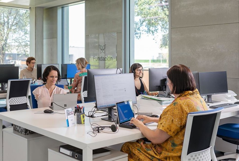 Un grupo de teleoperadoras en la oficina.