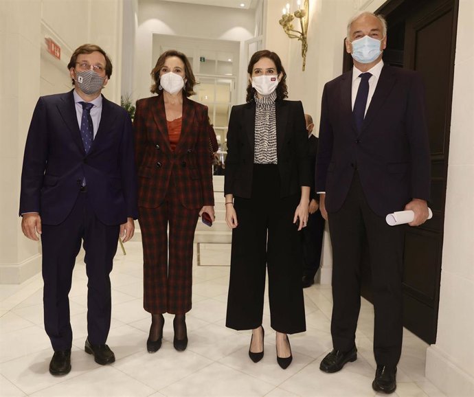 (I-D) El alcalde de Madrid, José Luis Martínez-Almeida; la portavoz del Grupo Parlamentario Popular en el Congreso de los Diputados, Cuca Gamarra; la presidenta de la Comunidad de Madrid, Isabel Díaz Ayuso; y el presidente del Comité Organizador del XX 