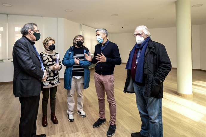 El vicepresidente y consejero de Cultura, Pablo Zuloaga, visita las obras de rehabilitación realizadas en el Ateneo de Santander