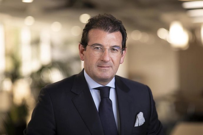 Archivo - El presidente de ManpowerGroup y Human Age Institute, Raúl Grijalbam