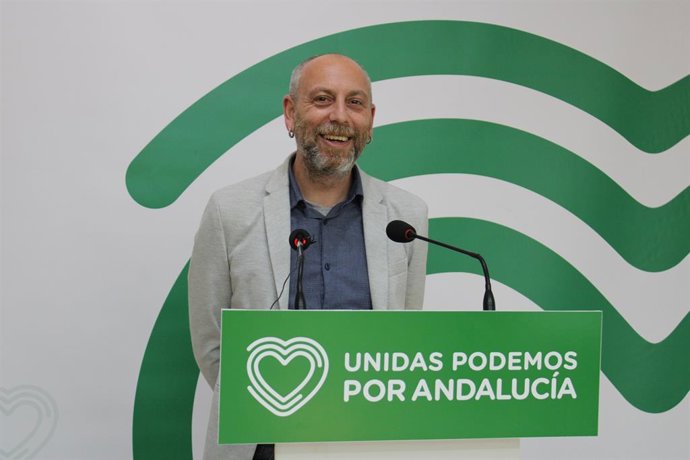 El portavoz de Unidas Podemos por Andalucía, Ernesto Alba, en rueda de prensa