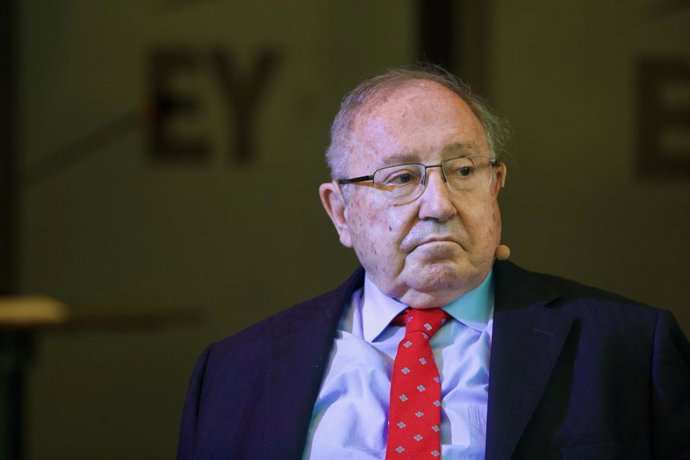 (I-D) El presidente de la Cámara de Comercio de España, José Luis Bonet, durante el encuentro Dos ciudades de vanguardia, en la cúpula de EY, a 14 de marzo de 2022, en Madrid (España). Organizada por  La Vanguardia y EY la cita se ha organizado para