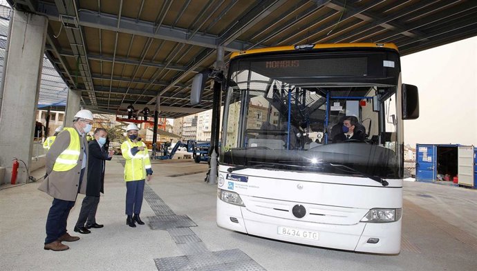 Marta Fernández-Tapias en la estación intermodal de Vigo.