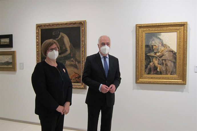 José Luis Rodrigo y Rosario Añaños, durante la presentación de las obras incorporadas.