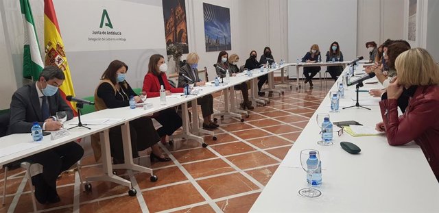 Reunión de administraciones y entidades sociales por la acogida de refugiados de Ucrania en Málaga