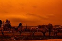 Calima: usa mascarilla, evita el deporte en exteriores y protégete los ojos