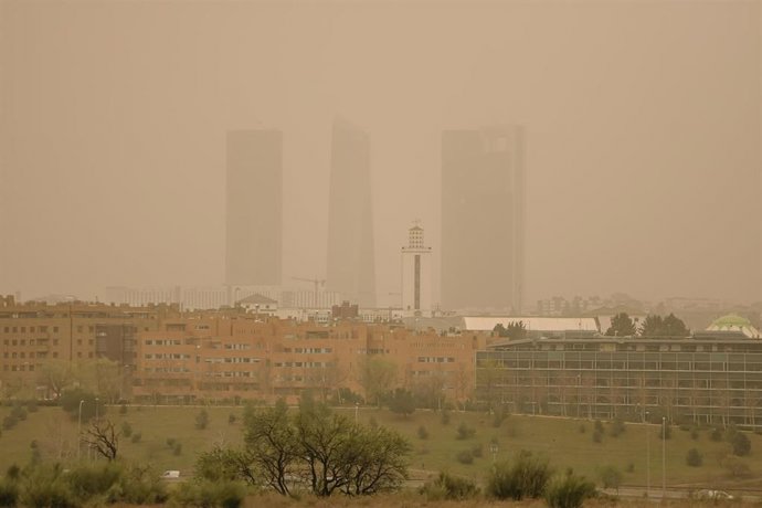 Vista de las Cuatro Torres de Madrid desde las afueras de Madrid, a 15 de marzo de 2022, en Madrid (España). 