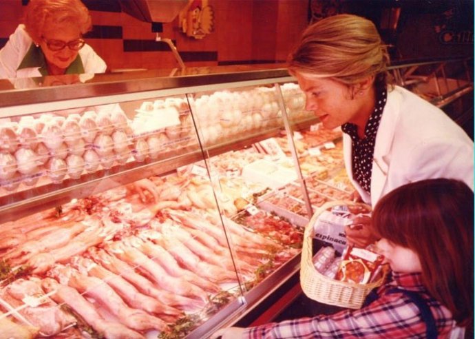 Archivo - Carne de conejo en un supermercado