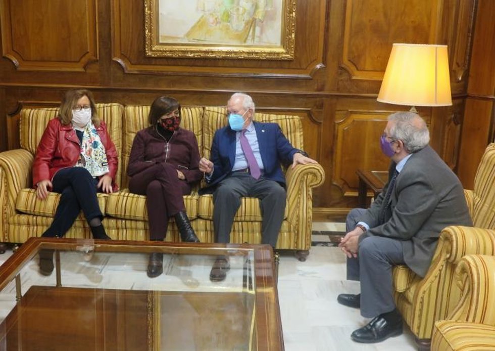 El presidente reunido con representantes de Alumni
