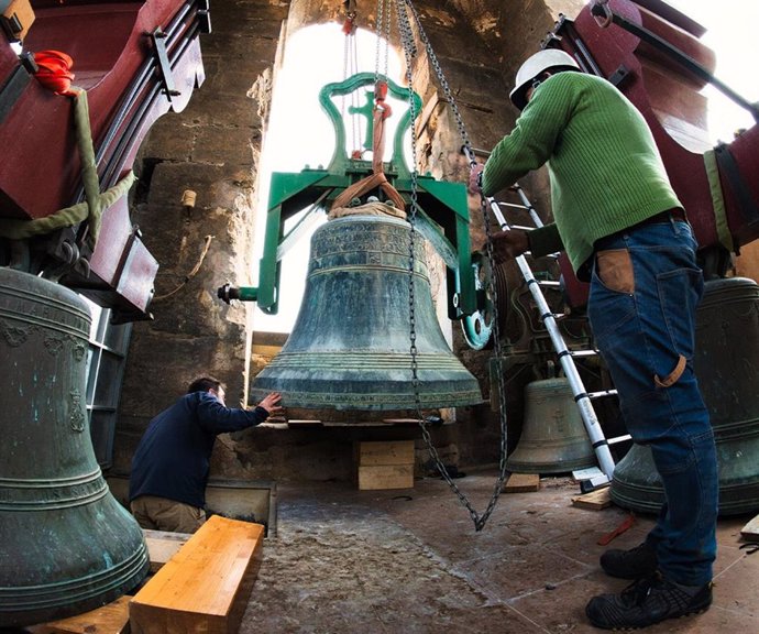 Comienza la restauración de los bronces de los Santos Juanes,