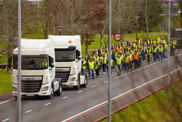 Transportistas participan en el segundo día de huelga indefinida del transporte de mercancías, en el Polígono de O Ceao, a 14 de marzo de 2022, en Lugo, Galicia (España). El paro, convocado a nivel nacional por la Plataforma para la Defensa del Sector de 