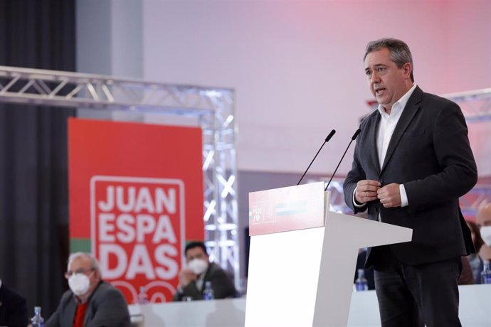 El secretario general del PSOE de Andalucía, Juan Espadas  participa en el Comité Director del PSOE de Andalucía,  a 17 de Febrero de 2022 en Málaga, Andalucía.