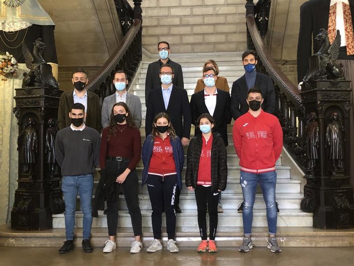 Presentación del trofeo en el vestíbulo del Ayuntamiento de Palma.