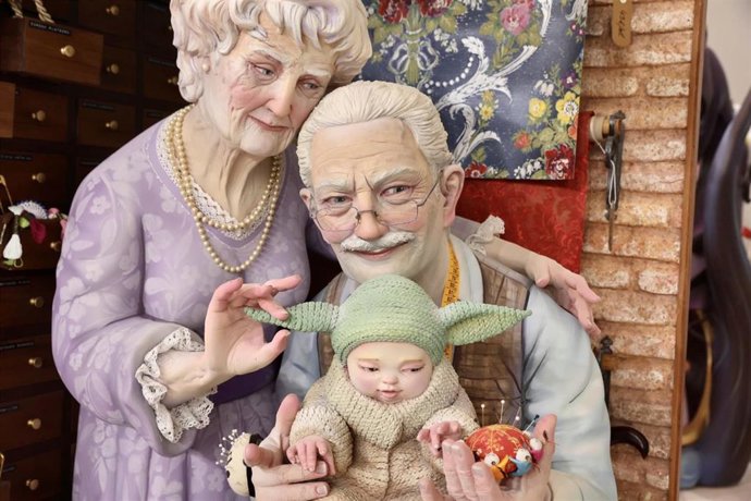 El ninot de la falla Monestir de Poblet-Aparicio Albiñana 'L'Antiga de Campanar' ha sido el indultado por los visitantes de la Exposición del Ninot 2022.