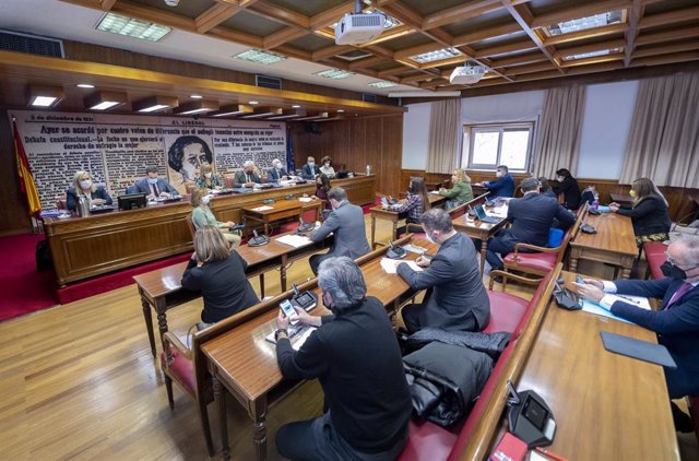 Archivo - Vista general de la Comisión de Educación y Formación Profesional del Senado, a 25 de enero de 2022, en Madrid (España). 