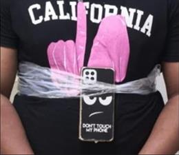 Detectado un aspirante al permiso de conducción usando un intercomunicador con teléfono móvil para responder las preguntas del examen