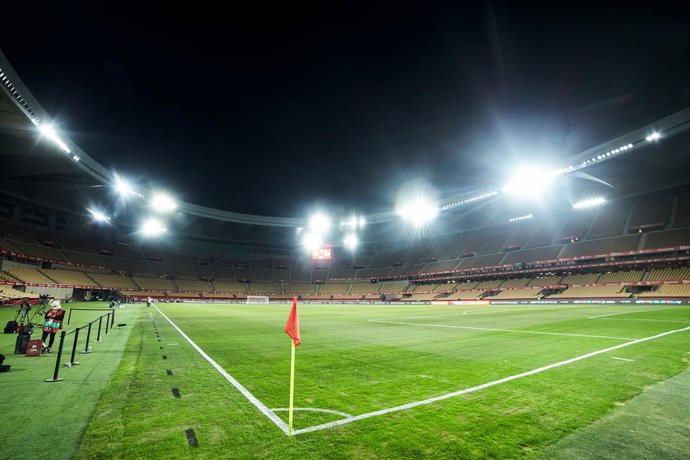 Archivo - General view of stadium before the FIFA World Cup Qatar 2022 Qualifier match between Spain and Sweden at La Cartuja Stadium on November 14, 2021 in Sevilla, Spain