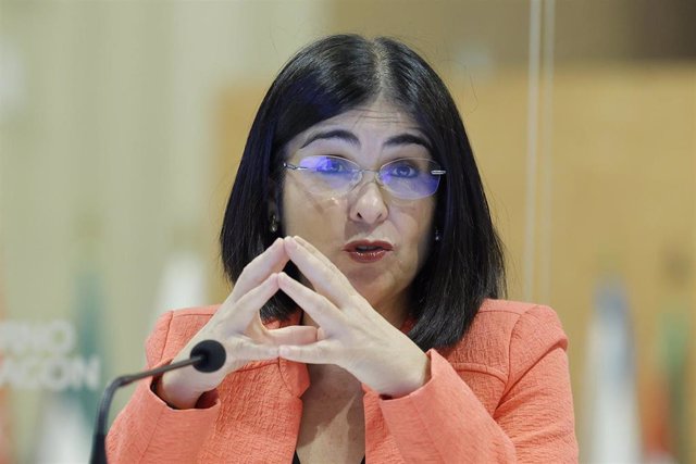 La ministra de Sanidad, Carolina Darias, en una rueda de prensa para informar de lo tratado en la Jornada del Sistema Nacional de Salud sobre Vigilancia de Salud Pública, en el Edificio Pignatelli de Zaragoza, a 10 de marzo de 2022.