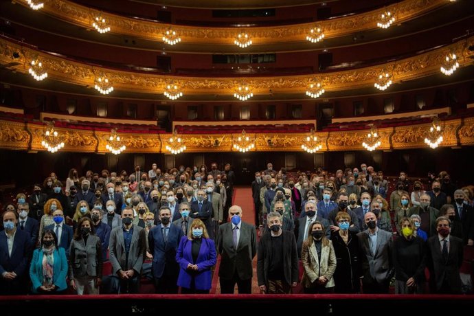 Presentación del proyecto 'Museus i Liceu: una histria compartida', con la consellera Natlia Garriga, el teniente de alcalde Jordi Martí, el presidente del Liceu Salvador Alemany y el director general Valentí Oviedo