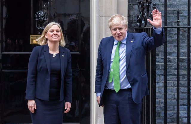 El primer ministro de Reino Unido, Boris Johnson, y la primera ministra de Suecia, Magdalena Andersson. 
