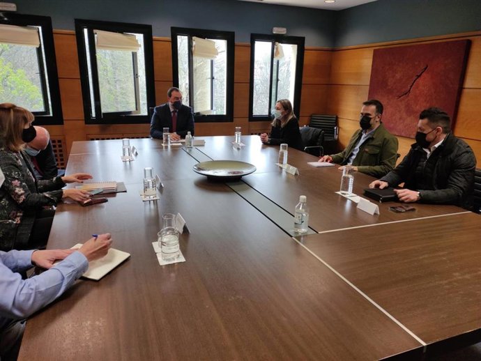 Reunión de Adrián Barbón con los sindicatos y la patronal.