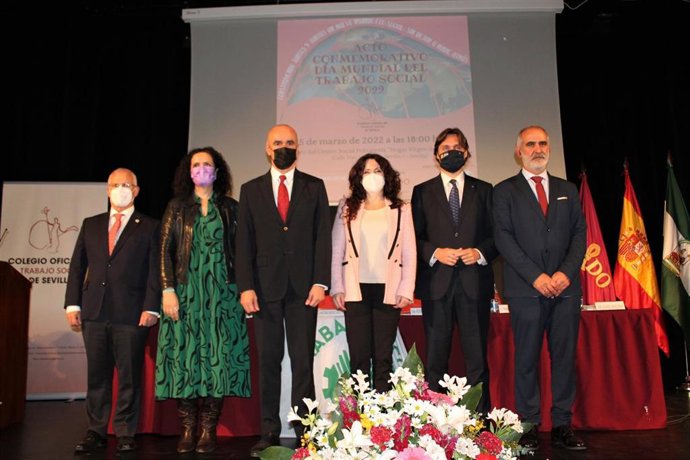 La consejera andaluza de Políticas Sociales, Rocío Ruiz, asiste al acto conmemorativo por el Día Mundial del Trabajo Social