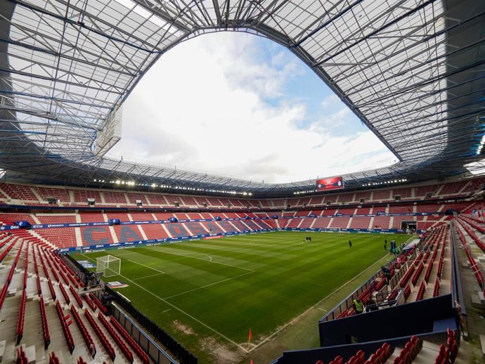 Archivo - Vista panorámica del estadio de El Sadar, el Club Atlético Osasuna
