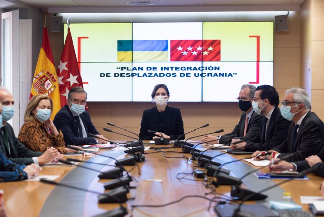 La presidenta de la Comunidad de Madrid, Isabel Díaz Ayuso, preside la primera reunión del Comité de Crisis de Ucrania, en la Real Casa de Postas, a 16 de marzo de 2022, 