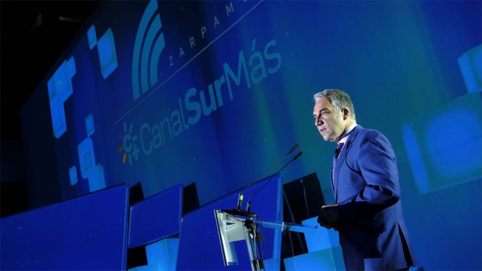 El consejero andaluz de la Presidencia, Elías Bendodo, durante la presentación de 'CanalSur Más'