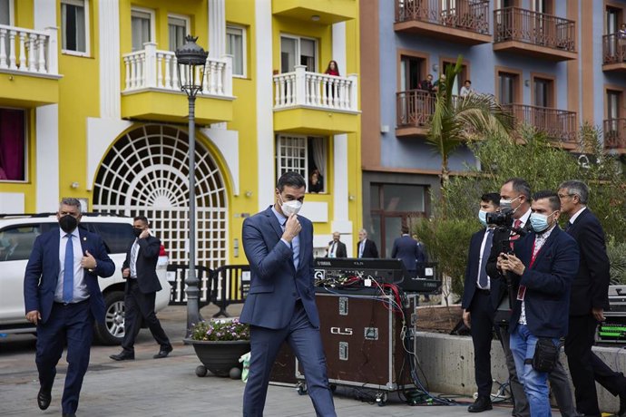 El presidente del Gobierno, Pedro Sánchez, vuelve a la conferencia de Presidentes tras acompañar al Rey de España,  en el Museo Arqueológico Benahoarita, a 13 de marzo de 2022, en Los Llanos de Aridane, La Palma, Canarias (España). La reunión entre el j