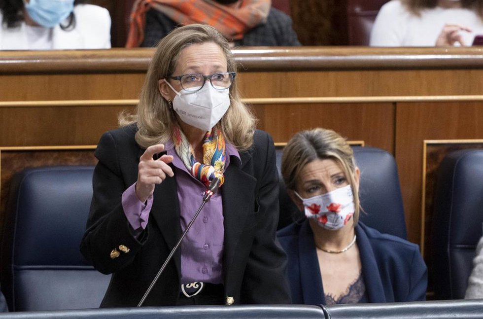 La vicepresidenta de Asuntos Económicos y Transformación Digital, Nadia Calviño, interviene en una sesión plenaria en el Congreso de los Diputados, a 9 de marzo de 2022, en Madrid (España). El pleno, el primero celebrado sin el líder del PP, ha estado m