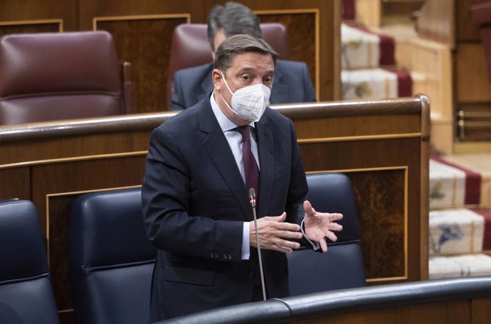 El ministro de Agricultura, Pesca y Alimentación, Luis Planas, en una sesión plenaria, en el Congreso de los Diputados, a 9 de marzo de 2022, en Madrid (España). El pleno, el primero celebrado sin el líder del PP, ha estado marcado por las preguntas de 