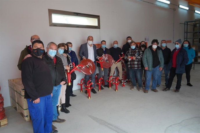 El presidente de la Diputación entrega material contra incendios a 30 pueblos.