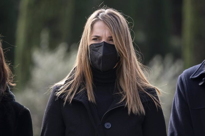 La concejala y portavoz del PSOE en el Ayuntamiento de Madrid, Mar Espinar, en la inauguración de una placa conmemorativa del monumento del Bosque del Recuerdo de El Retiro en recuerdo a las víctimas de los atentados yihadistas del 11 de marzo de 2004 