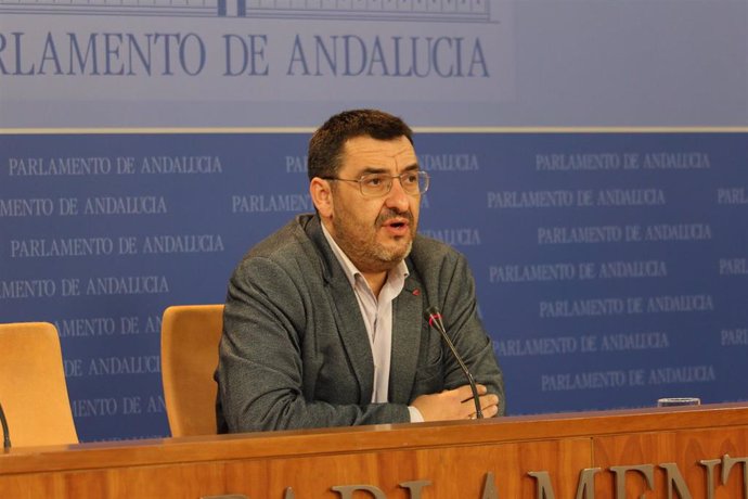 Archivo - El portavoz adjunto de Unidas Podemos en el Parlamento de Andalucía, Guzmán Ahumada, en una imagen de archivo.