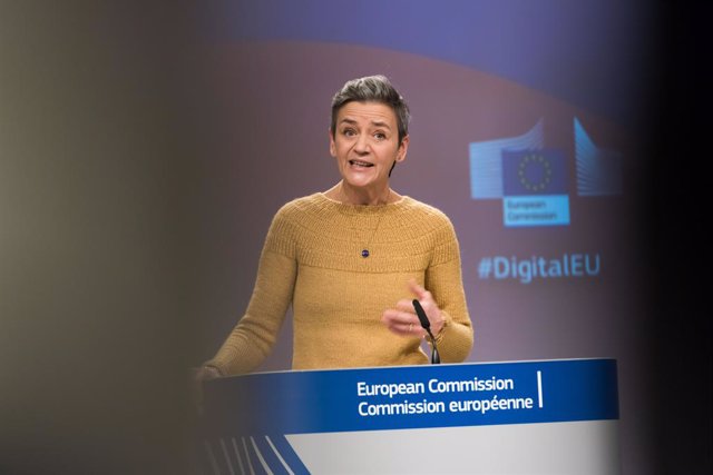 Archivo - HANDOUT - 26 January 2022, Belgium, Brussels: EU Commissioner of Competition Margrethe Vestager speaks during a joint press conference with EU Commissioner for Internal Market and consumer protection, Industry, Research and Energy Thierry Breton