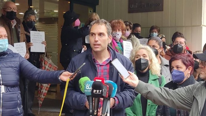 El coordinador general de IU Andalucía y portavoz de Unidas Podemos por Andalucía, Toni Valero, atiende a los medios de comunicación en Málaga