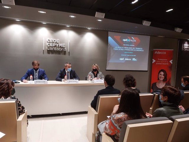 Jornada sobre la reforma laboral organizada en Santander  por Adecco y APD