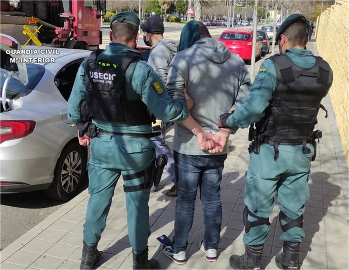Cae un grupo criminal especializado en robar cajeros automáticos tras reventarlos con grúas y camiones