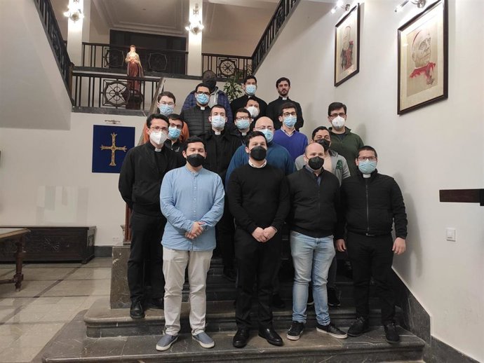 Seminaristas de Asturias, pertenecientes al Seminario Metropolitano (12), el Redemptoris Mater (10) y Lumen Dei (2).