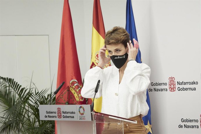 Archivo - La presidenta de Navarra, María Chivite, en una rueda de prensa.