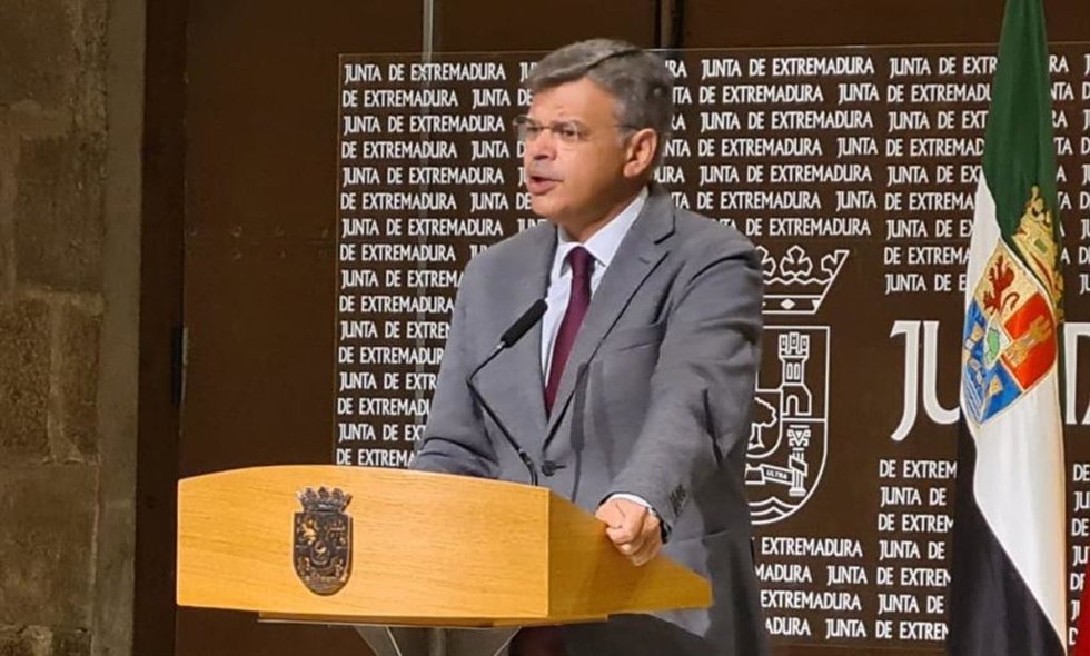 El portavoz de la Junta de Extremadura, Juan Antonio González, en rueda de prensa