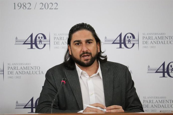 El parlamentario de Unidas Podemos, Ismael Sánchez, este miércoles en rueda de prensa.