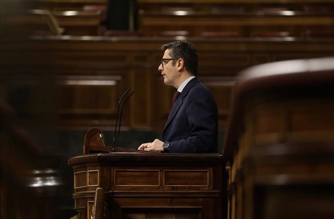 El ministro de la Presidencia, Relaciones con las Cortes y Memoria Democrática, Félix Bolaños, interviene en una sesión plenaria, en el Congreso 