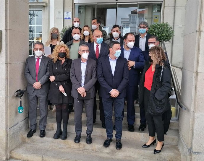 El presidente de la Diputación de A Coruña, Valentín González Formoso, se reúne con el director general del SEPES, la gerente de SEA y regidores de la comarca