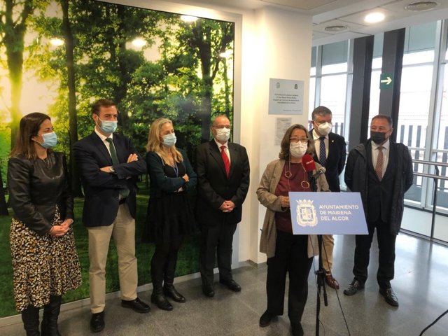 Visita de la delegada territorial de Salud en Sevilla, Regina Serrano, al Centro de Alta Resolución Especializada (CARE) de Los Alcores.