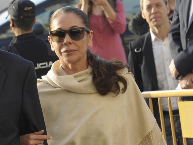 Archivo - Isabel Pantoja llegando a los juzgados de Málaga en el año 2014