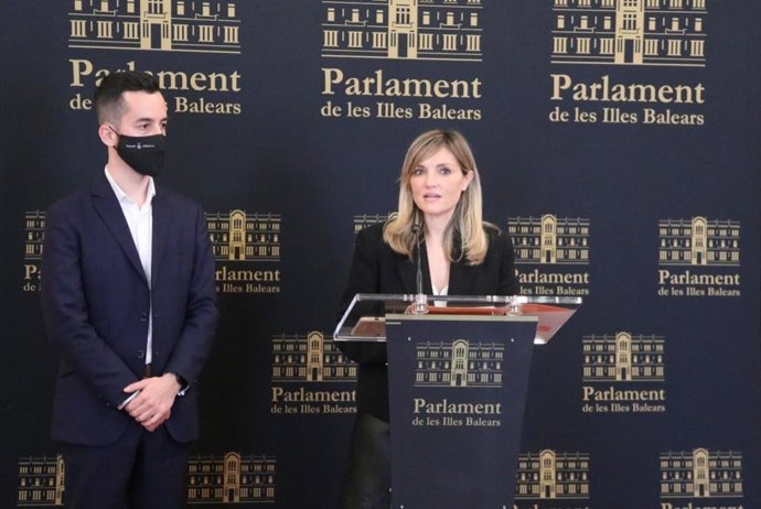 El vicepresidente segundo del Consell de Ibiza y coordinador de Cs en la isla, Javier Torres, y la portavoz parlamentaria y coordinadora de Cs en Baleares, Patricia Guasp.