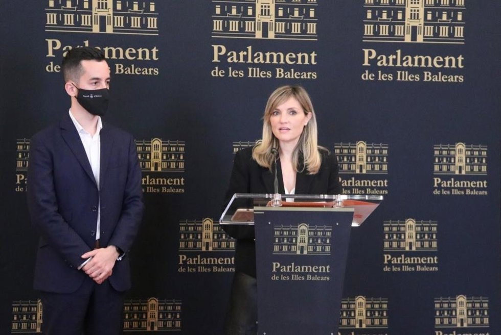 El vicepresidente segundo del Consell de Ibiza y coordinador de Cs en la isla, Javier Torres, y la portavoz parlamentaria y coordinadora de Cs en Baleares, Patricia Guasp.